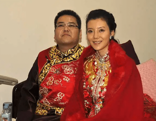 也许这段婚姻对她伤害很大.到目前为止,还没有车晓再婚的消息.