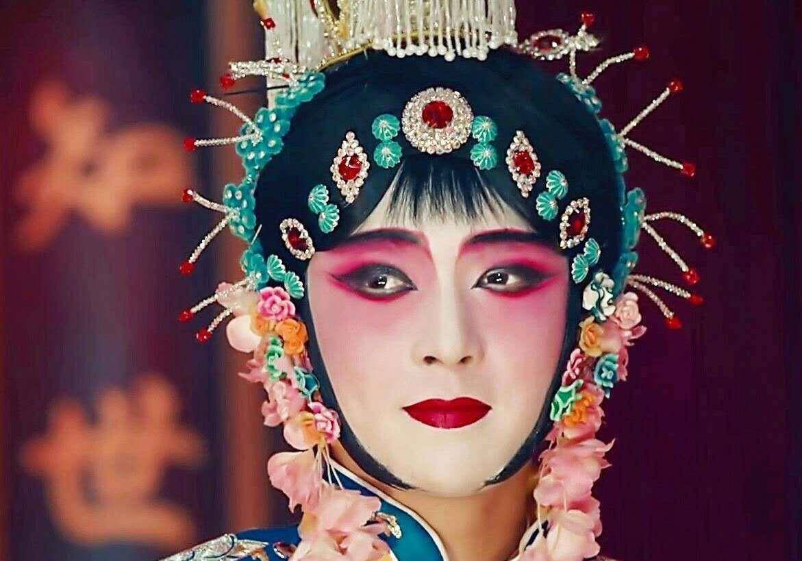 张艺兴曾经出演过《老九门》,他在里面饰演一位戏子——二月红.