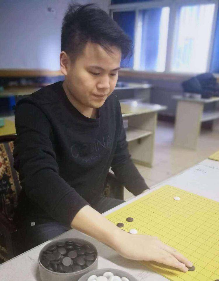 10岁尹成志世界上年龄最小的围棋职业棋手