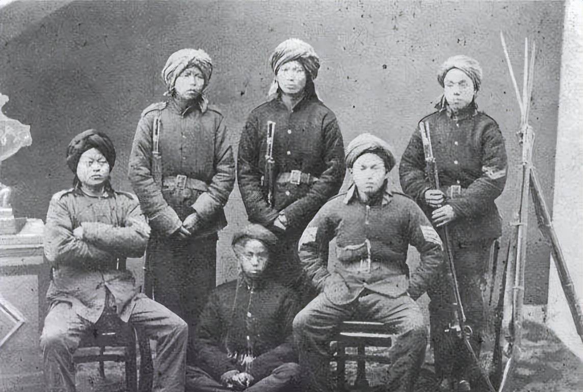 民国时的东北土匪如何生活绑架砸窑冬天时找个女人窝在山里