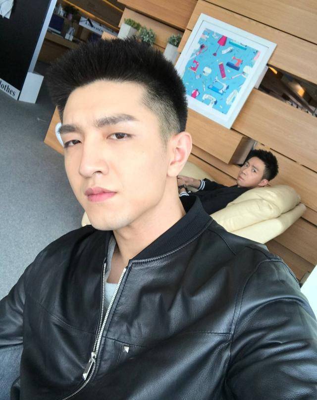原创金瀚真爷们承认恋情没偶像包袱打脸被拍没勇气承认的明星