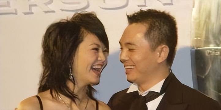 就在秦海璐痛心不已的第2年,李湘也在一众哗然声中,开除了李厚霖的