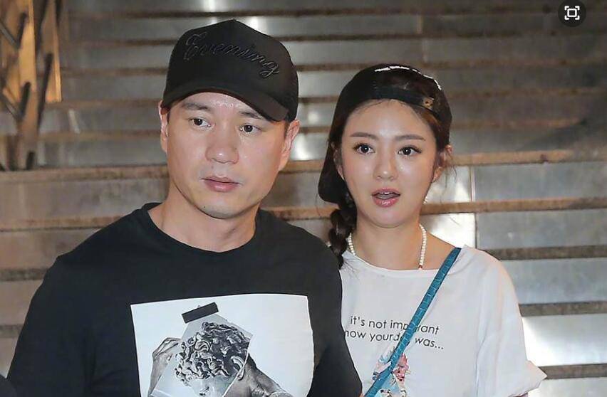 安以轩在老公被逮捕后久违露面 来自搜狐网