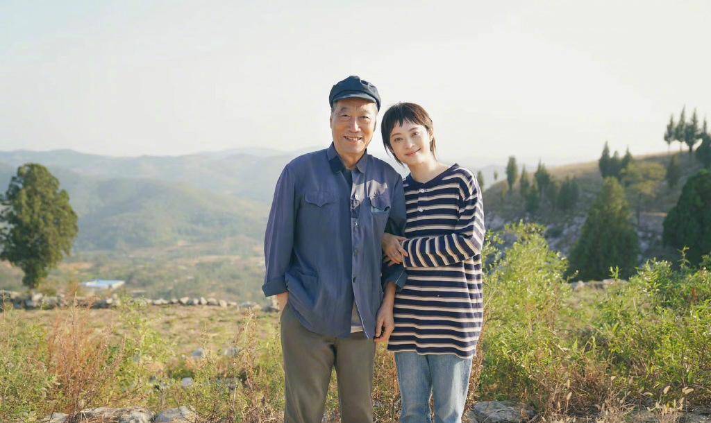 原创安家房似锦与爷爷合照曝光白志迪曾演邓超爸爸同样演孙俪的公公