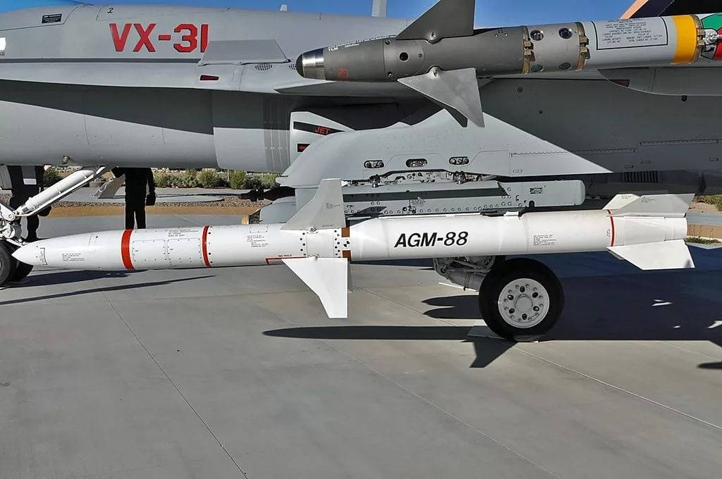 agm-88反辐射导弹近日俄罗斯社交媒体称在俄军阵地发现了agm-88反辐射