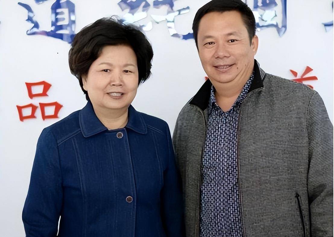 央视邢志斌:28年0失误,退役后被怀疑"不保证晚会,经历了什么_宋佩