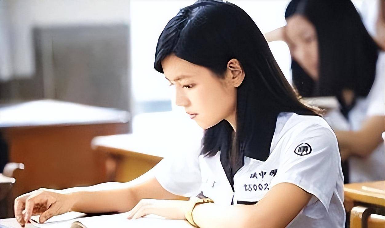 "集邮女孩"陈妍希:婚前与众多男星暧昧,嫁给陈晓却被宠成公主_赵丽颖