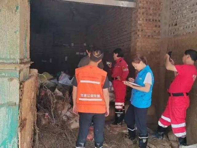 山西中阳县遭遇特大暴雨,壹家人连夜驰援_金罗镇_救灾_灾情