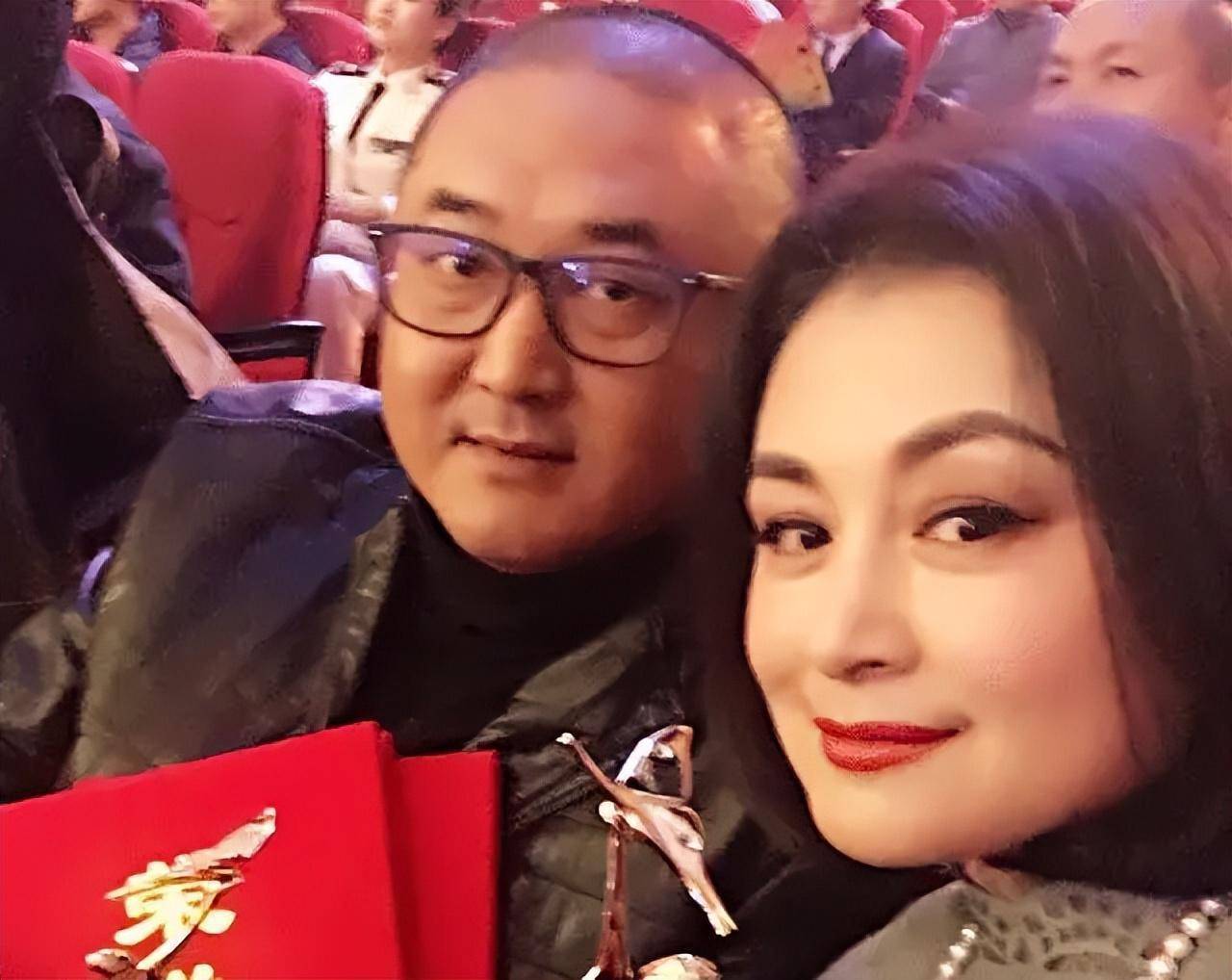 于月仙去世一年了,丈夫张学松的选择令人泪目_中戏_于父_父亲