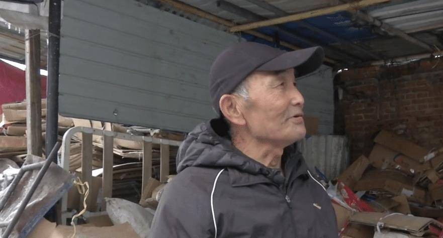 72岁大爷捆纸盒,月入4800,相了一个对象,见面后