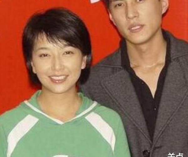 高帅富靳东与江珊情投意合5年，为何最后娶了李佳，江珊仍对他念念不忘！