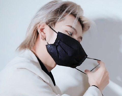 原创七鹤大人终于放下偏见摘口罩，看清他的正脸后，黑粉都变立场了