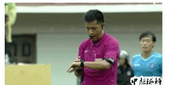 中国足球再现奇葩一幕：裁判提早半分钟就完毕角逐！