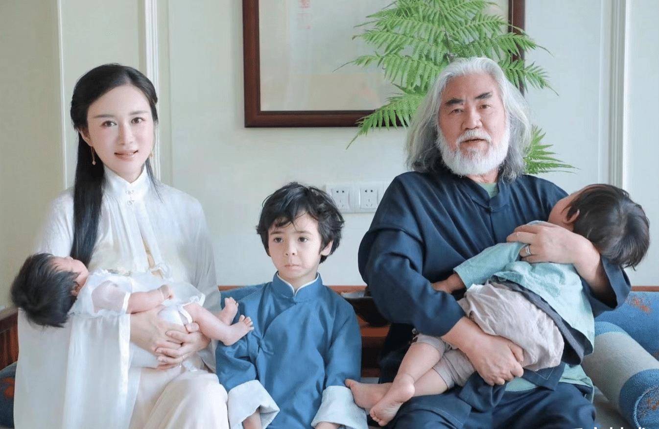 原创
            张纪中38岁的娇妻现身了，重点 