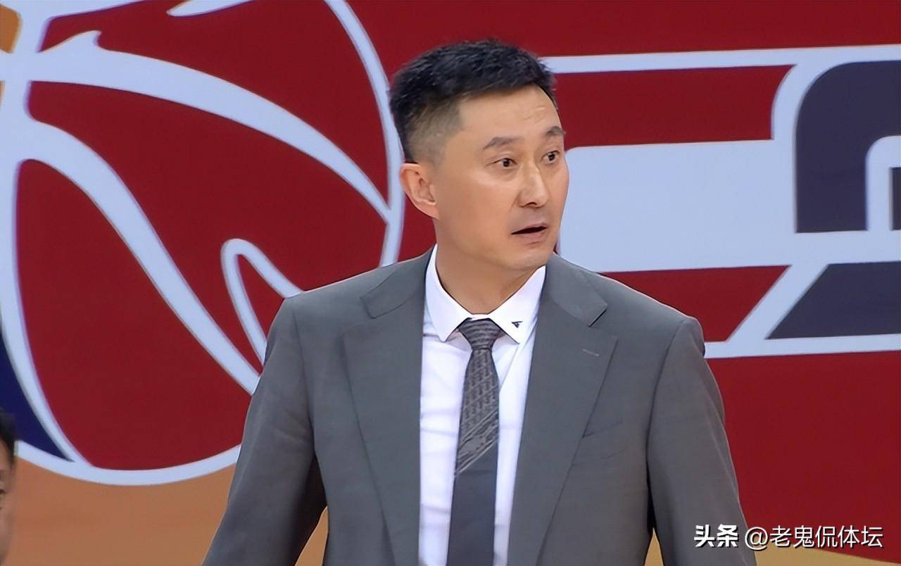 两次击杀现任冠军！杜锋末结杨鸣8连胜强援36+7，郭艾伦14+6+6