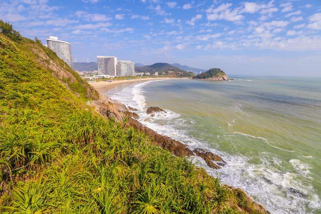 大岁首年月一，海陵岛登高祈福贺新春，悬崖泳池光景奇特秀丽