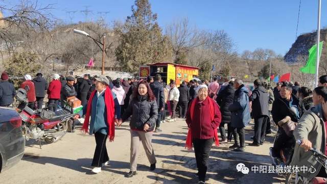 中阳：暖泉镇寺底村红火闹新春