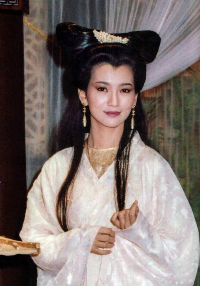 演艺圈冻龄女神，文雅从不褪色，赵雅芝只能排第五，李若彤第六