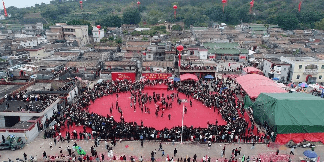 海丰南塗黄茹村前广场人潮涌动