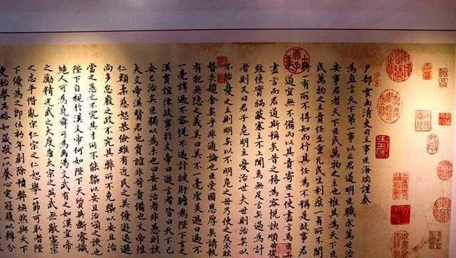 海瑞一份奏折3千字大骂皇帝，却只用里面一句夸赞，就保住了人命