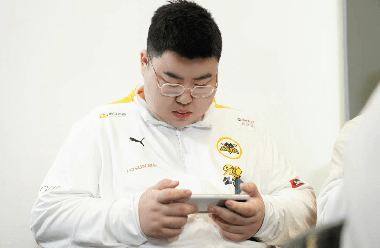 狼队小胖入选周最佳，直播自曝单身！笑影进化，ag一诺传出新瓜