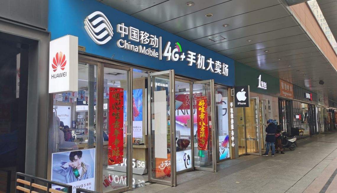 手机已成生活必须品，为何手机卖场却越来越少？店家说出无法实情