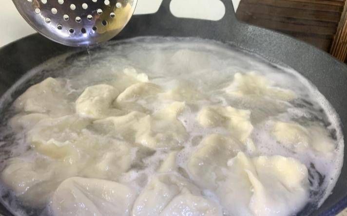 原创煮速冻饺子，冷水煮还是水煮？教你6个技巧，做出好吃的