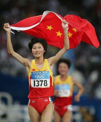 �й��ϻ�����һ���˵������£�Ϊ�й��Ӷ��µ�һö���װ��� ...