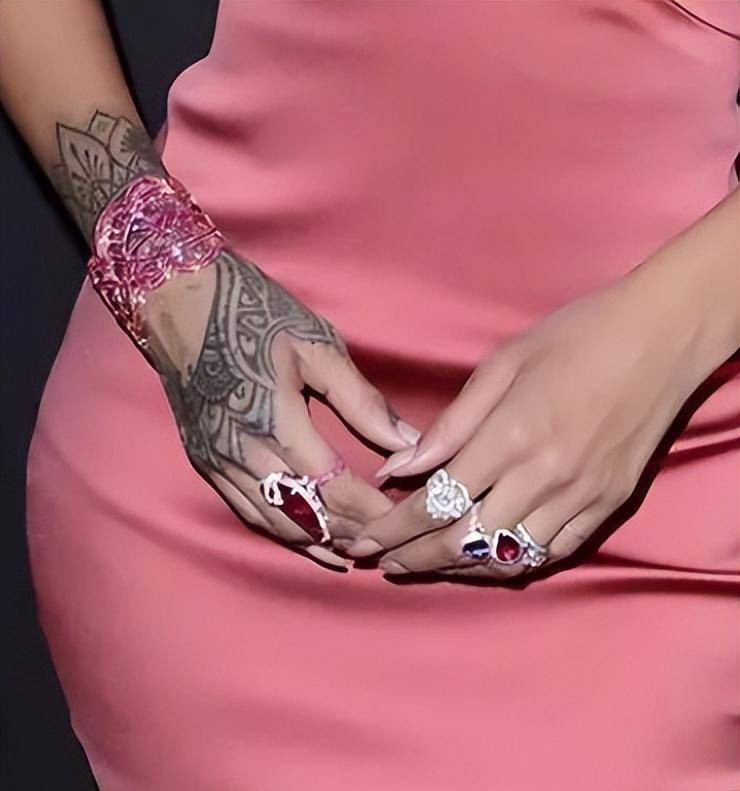 �ٹ���ͦ�жǳ����𱬣�����������ɳ���������