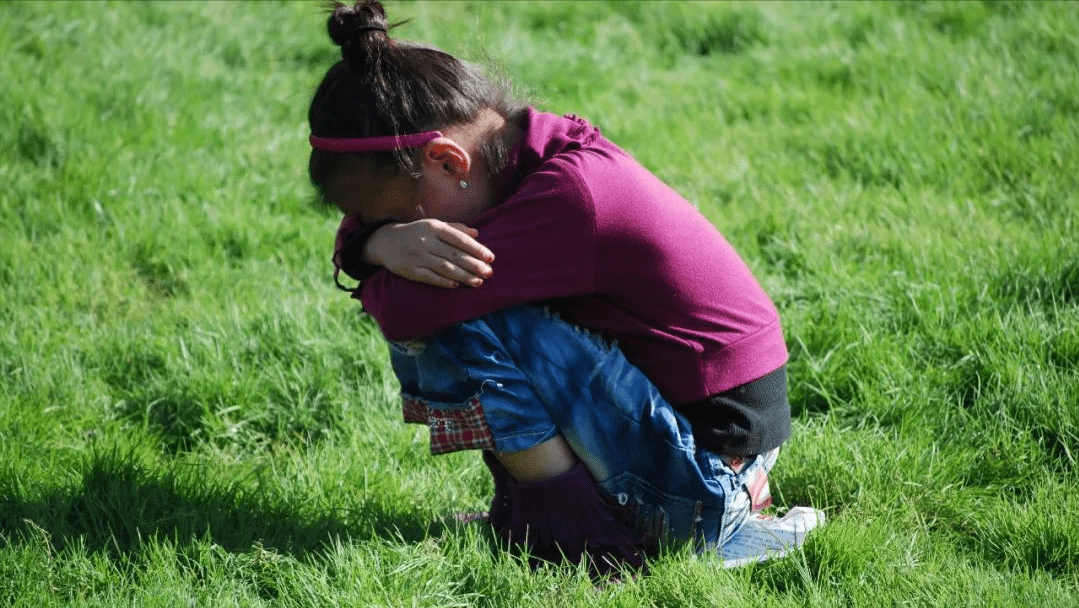 “开学了想要个新书包”，妈妈的答复，第一句话孩子就起头自大