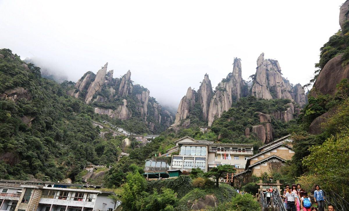 三清山：奇峰怪石、古树名花、流泉飞瀑、云海雾涛