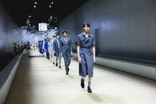 民族服装定制品牌隆庆祥2023春夏新品发布会“CQ9电子 CQ9传奇电子自由之境”圆满举行(图5)