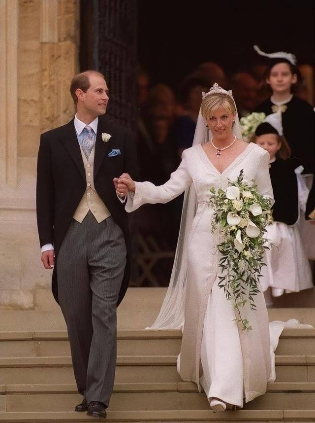 ���»����ӣ���������Ů��ȴ���ܳ裬��������������û�� ...