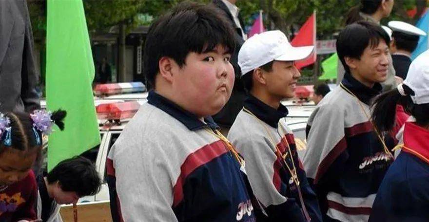 19��ǰ��С������Ƭ�ߺ����磬������������������