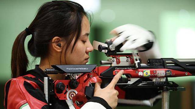 东奥女子射击队颜值实高，杨倩比爱心，摄影师强烈要求再来一次