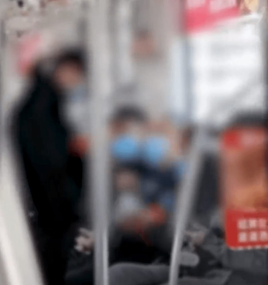 乘客在地铁上喝牛奶被开罚单，南京地铁回应