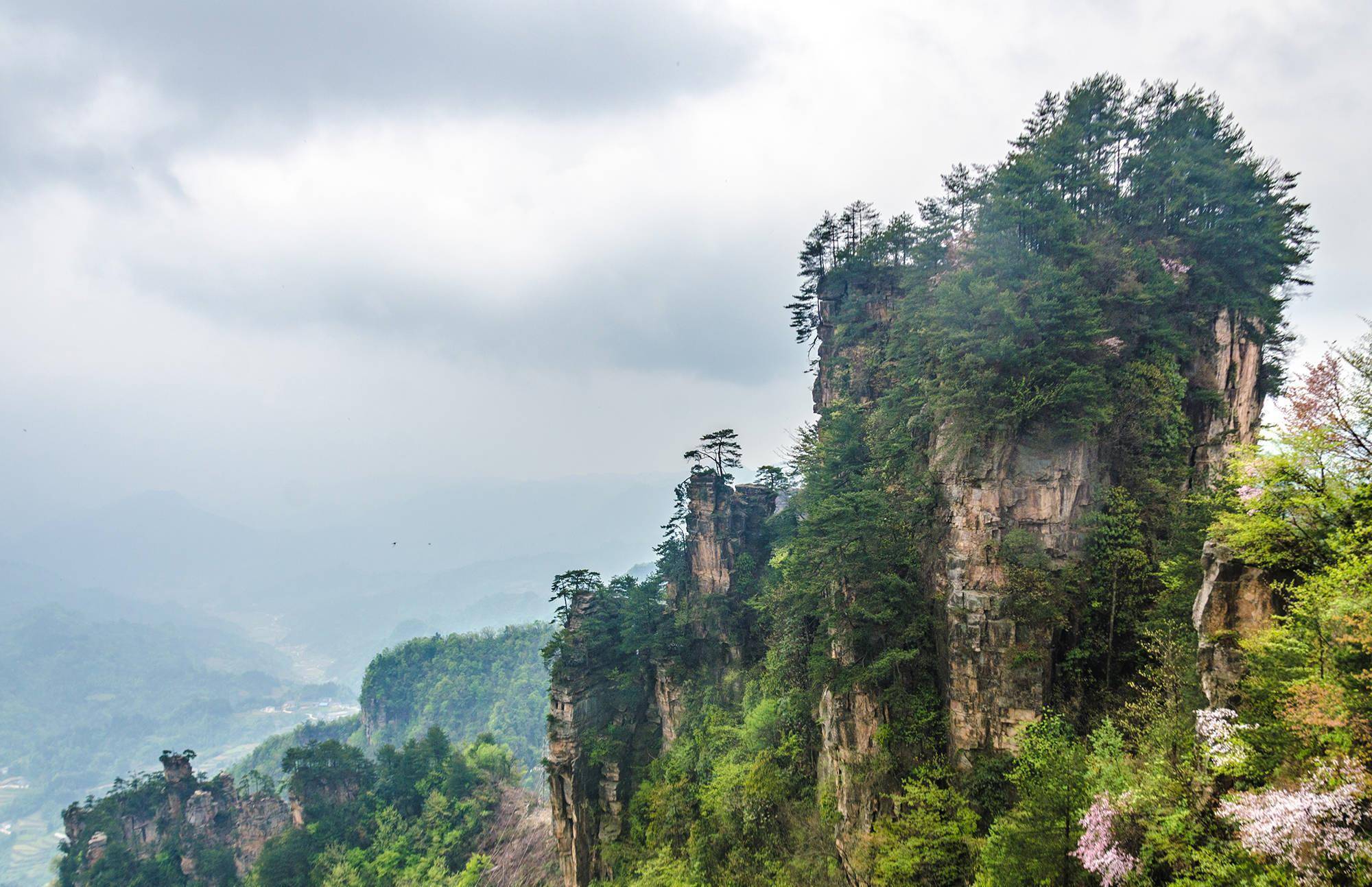 湖南最出名的旅游景区，中国首个国度丛林公园，美若仙境值得一去