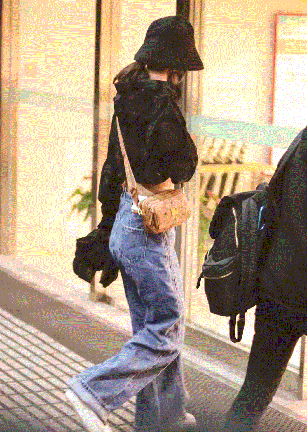 ����ӱ��������ѥ����ʱ�˰�ɯ���������ȣ�����������