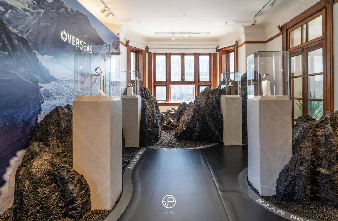 �ڰ�����԰,������ʫ���١��߼��Ʊ�֮��������