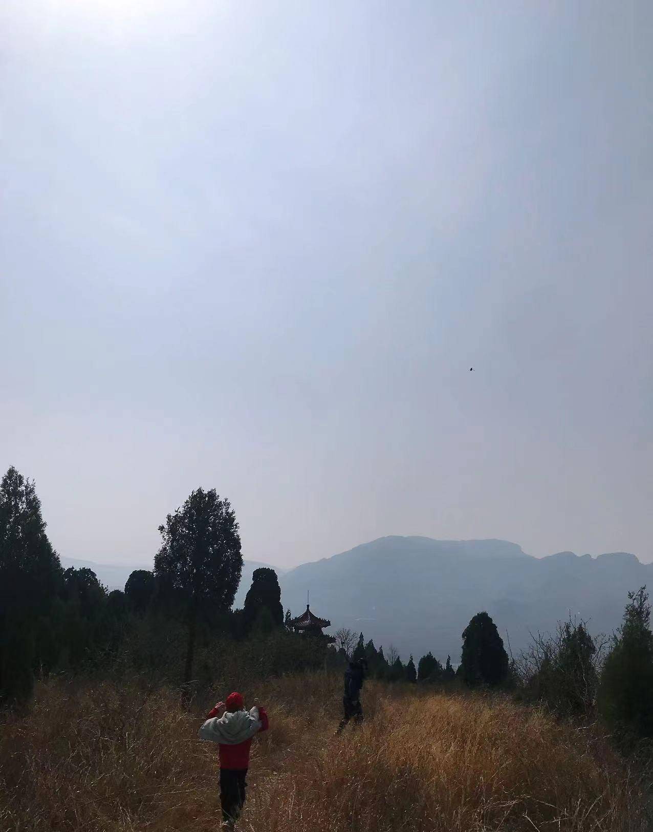 济南近郊一日游之赏杏花攀山头钻子房洞打泉水逛大集~