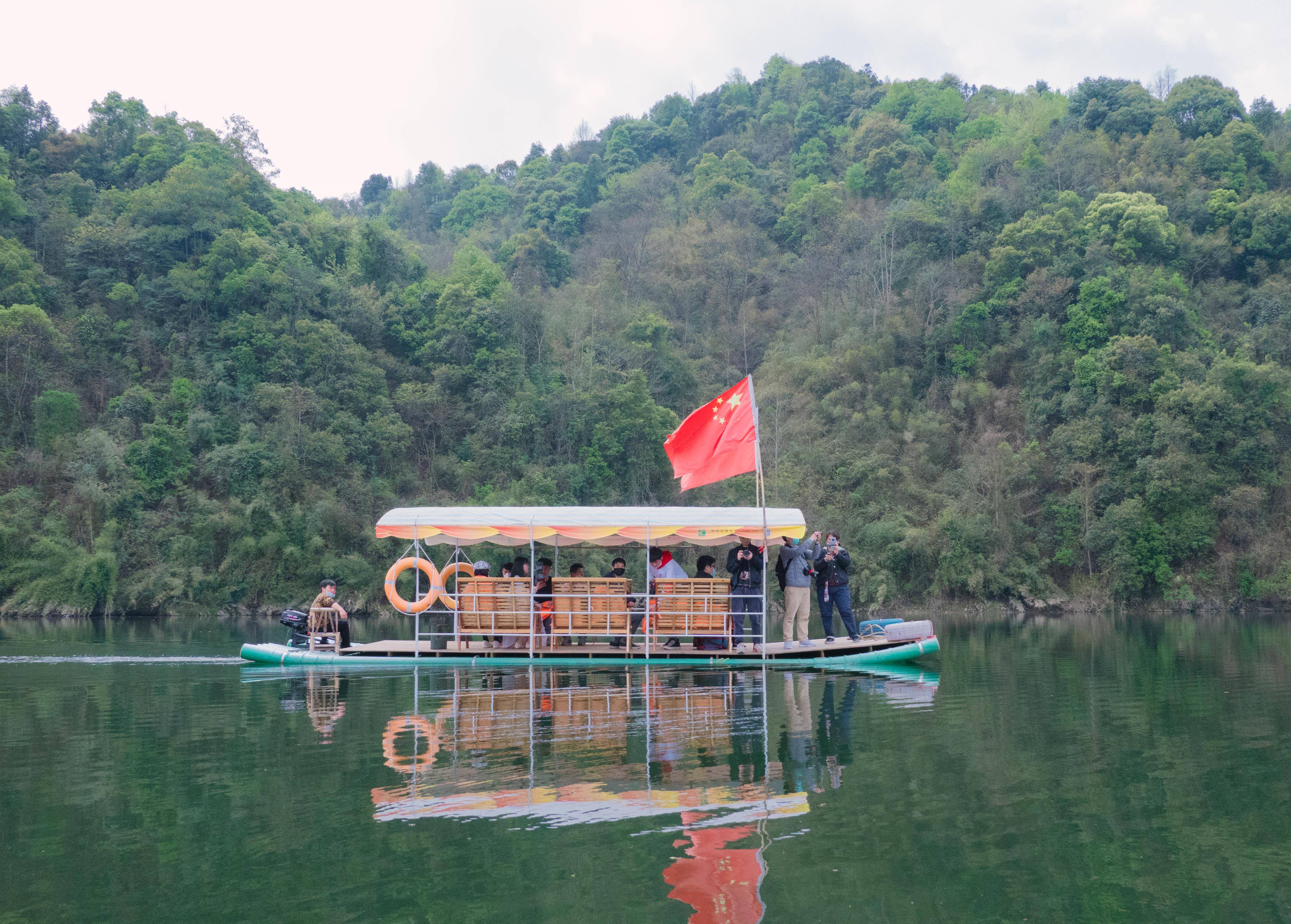 婺源最值得夜游的景区，穿越千年的小镇，工做人员：以前实热闹