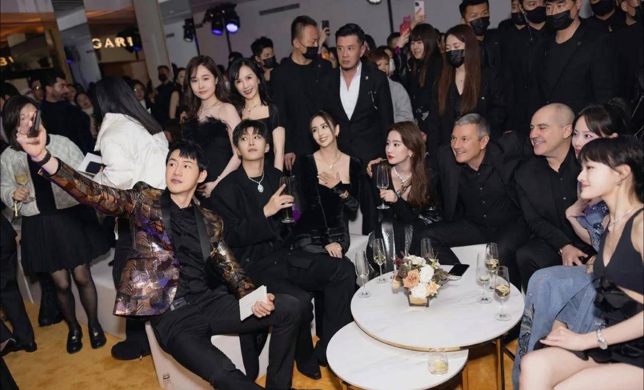 �����������ˣ���������̨������ӵ����΢��֮ҹ��Фս ...