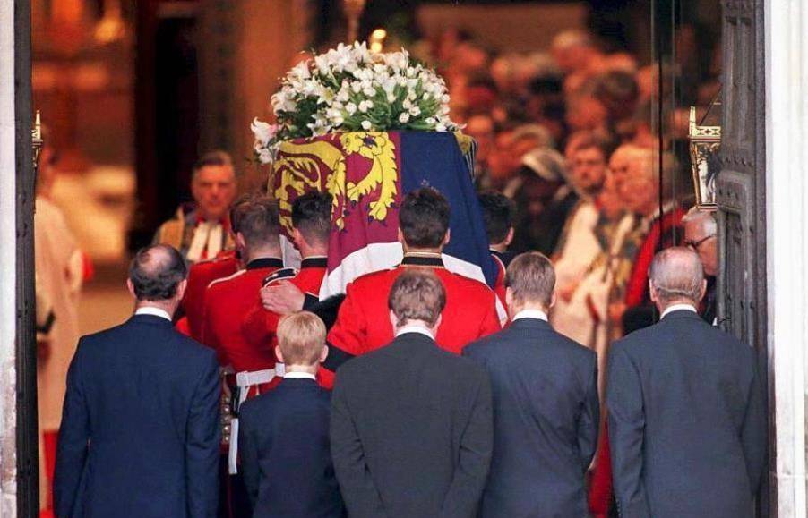 ֱ�������������ֳ���ͼ3Ӣ��Ů����¶Ц�ݣ�ͼ9�������� ...