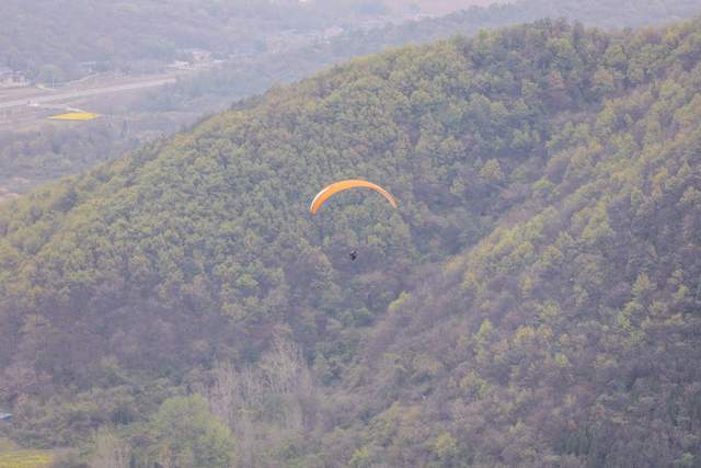 湖北“小武当”，圣境山滑翔基地，一同翱翔蓝天白云