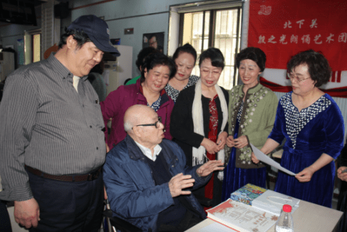 全国首家街道朗读团体在北京胜利举办首场致敬殷之光诗歌朗读会