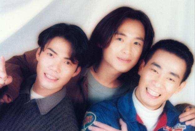 原创一直以为陈小春是solo出道，但是谁能想到组合“风火海”呢？