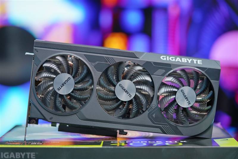 200W就有RTX 3080实力！技嘉RTX 4070风魔OC显卡评测：烤机更高67℃