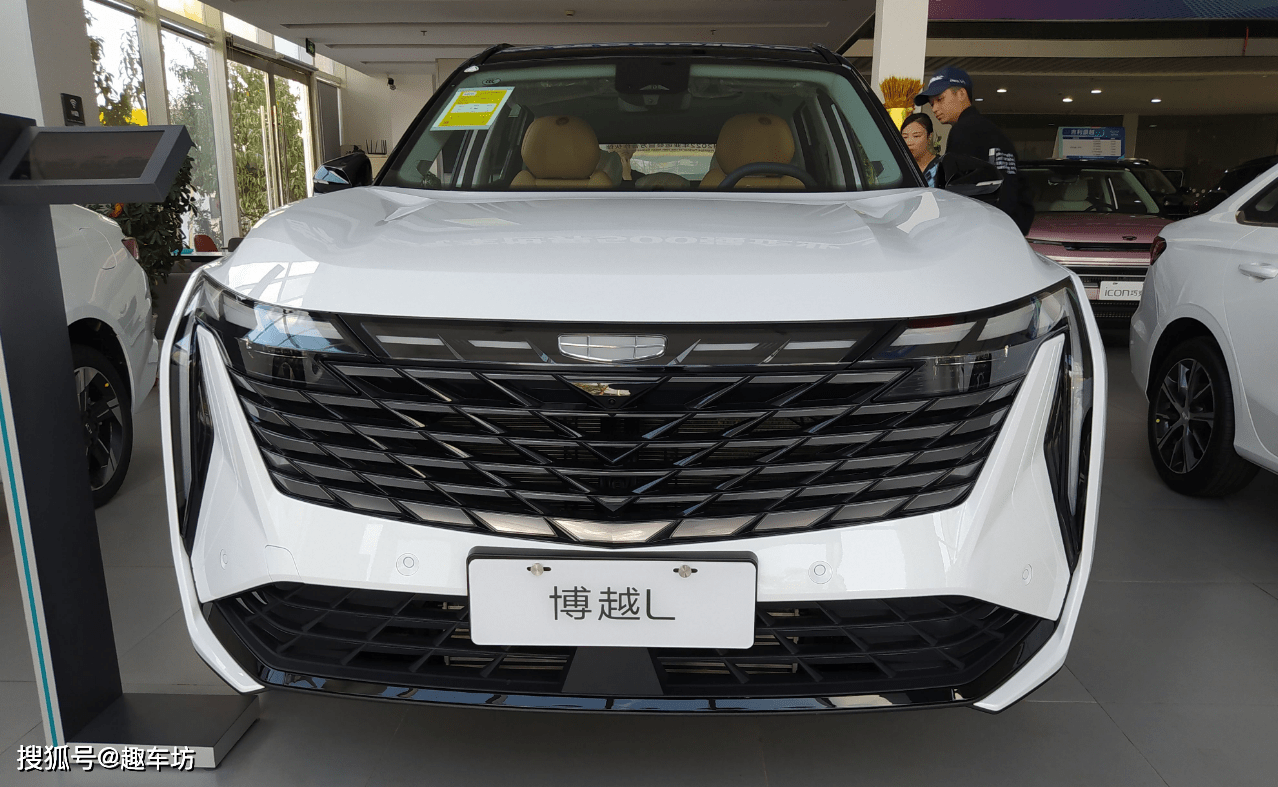 原创
                保举两款低成本自驾的紧凑型SUV:颜值潮，设置装备摆设高