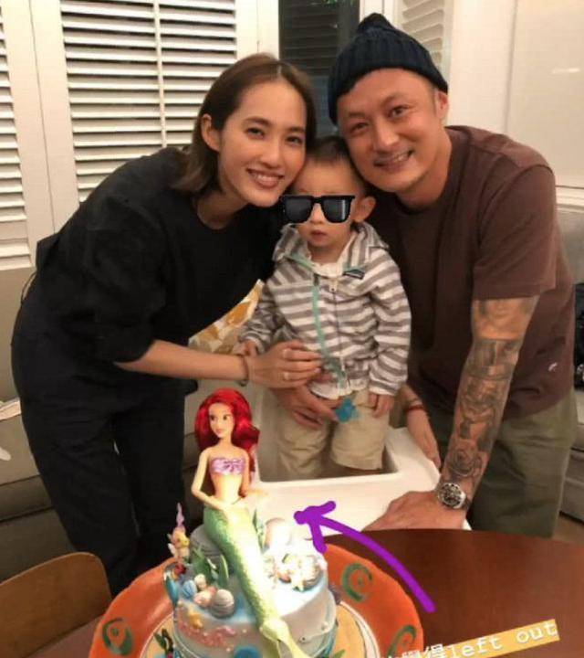 余文乐喜得一女，用戳气球来颁布发表孩子性别，儿子“余初见”抢镜