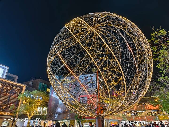 vivo X Fold2���⣺�Ŵ����ȿƼ�ڹ�ͺ�Ϊ�۵��콢